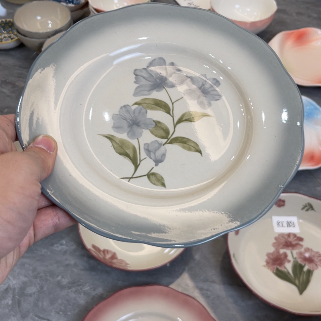 陶瓷微瑕餐具介意勿拍，满18飞！