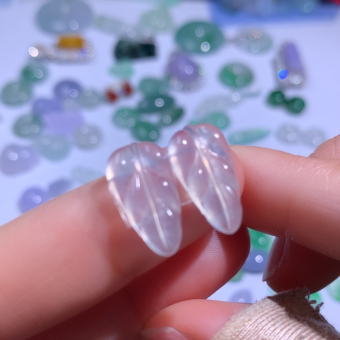 翡翠颈饰未镶嵌叶子