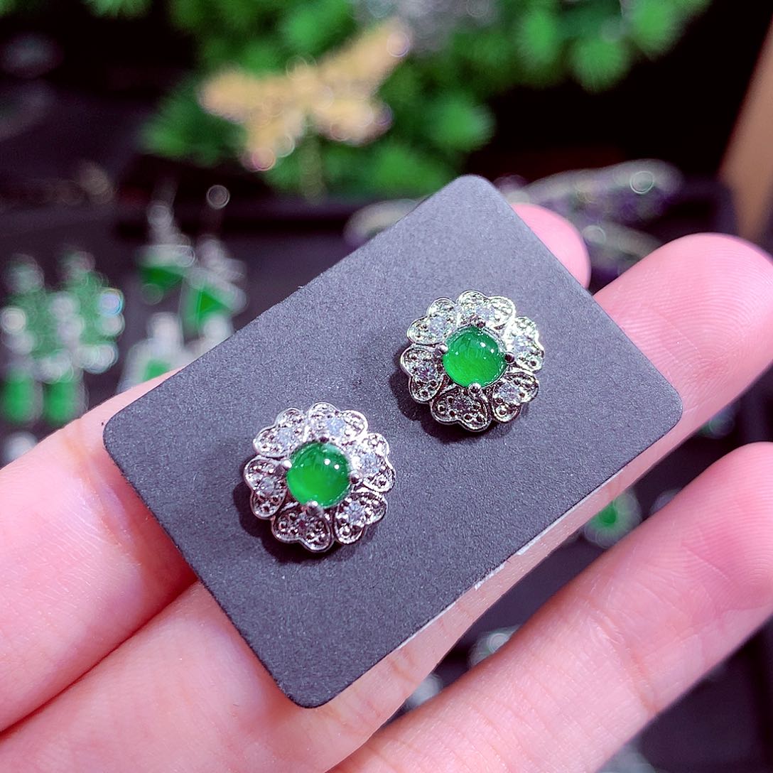 颈饰未镶嵌翡翠天然