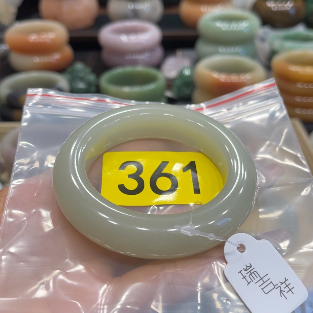 石英质玉手镯未镶嵌