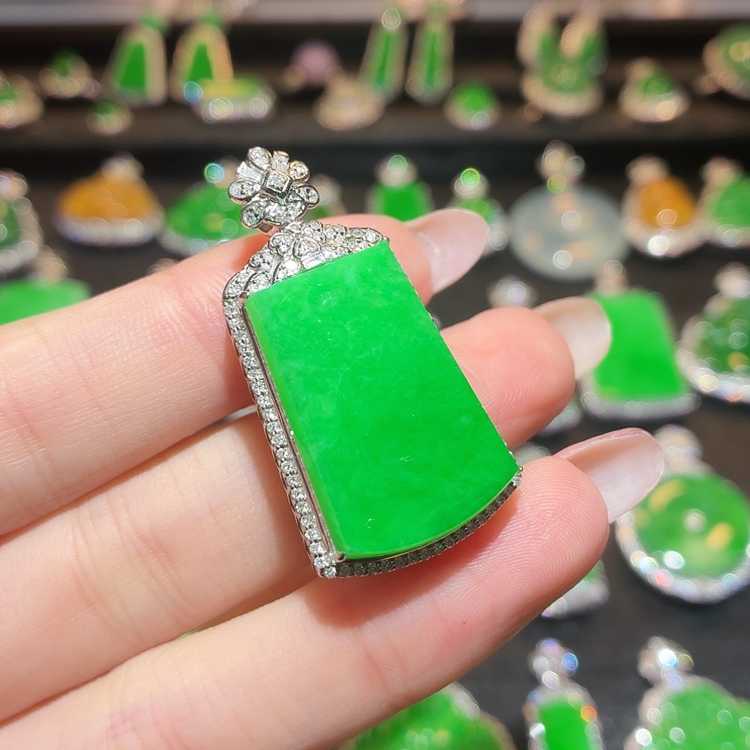 夏****翡翠18K金镶嵌吊坠(不含链)翡翠