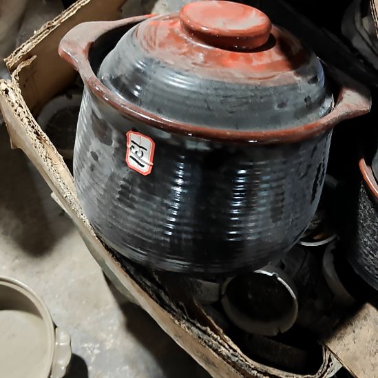 绿泥盘子碗茶壶啥都有