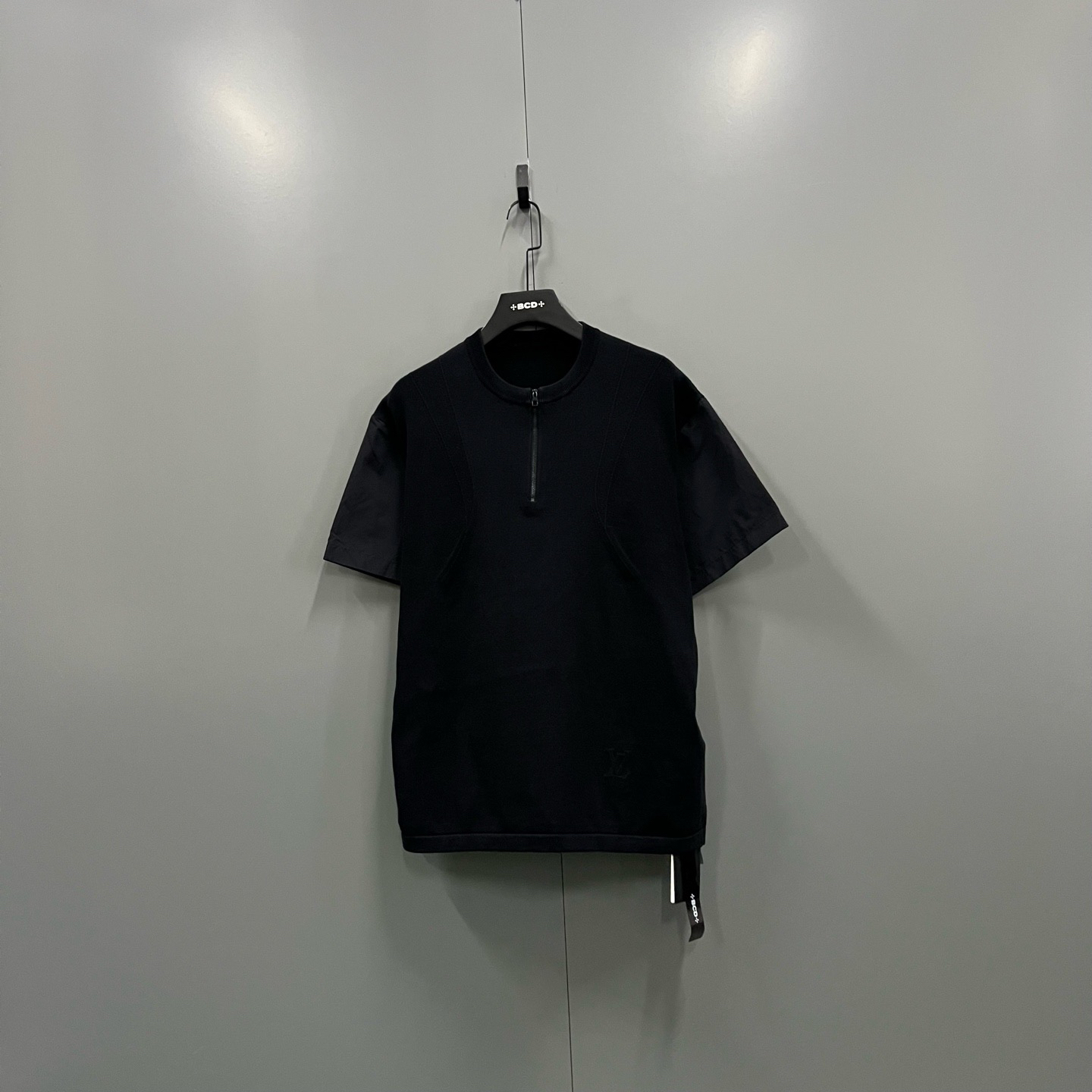 95新 LouisVuitton/路易威登 (ll) 黑色半拉链短袖L/102712无领标