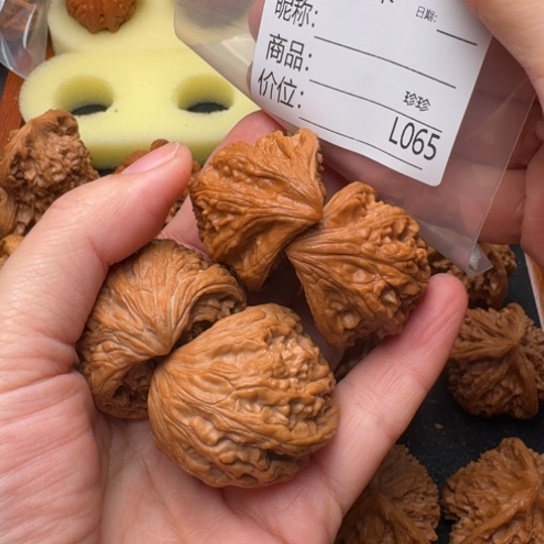 梧***鱼把件桃核大沽石两对888