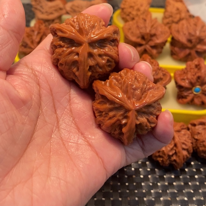 博***今文玩核桃吊坠宫灯正奔