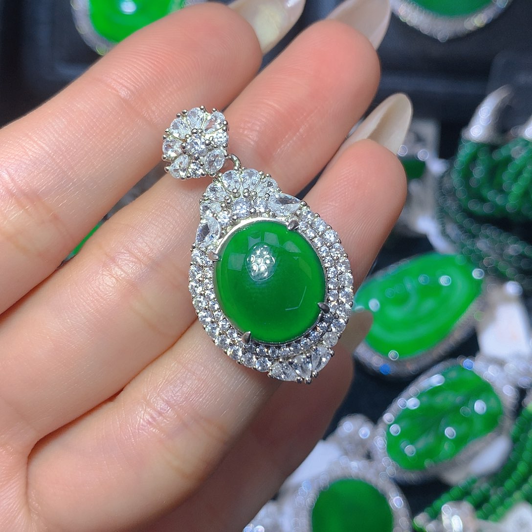 翡翠颈饰银S925镶嵌翡翠