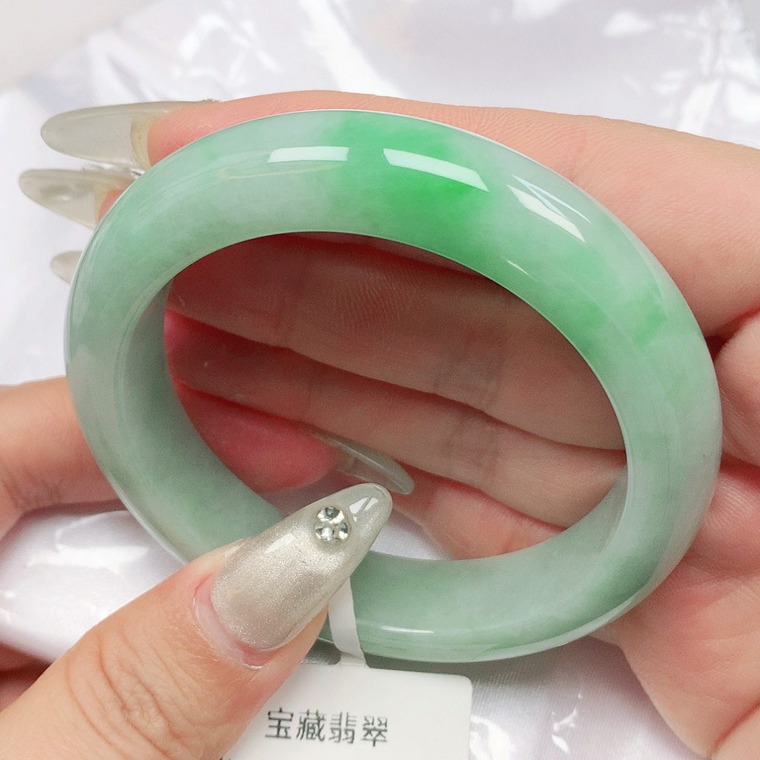 翡翠手镯未镶嵌抖音678