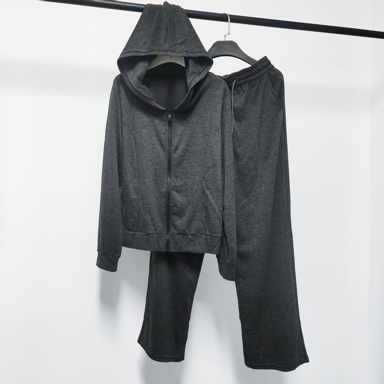 LEDS B04春秋连帽黑灰条纹休闲百搭时尚套装