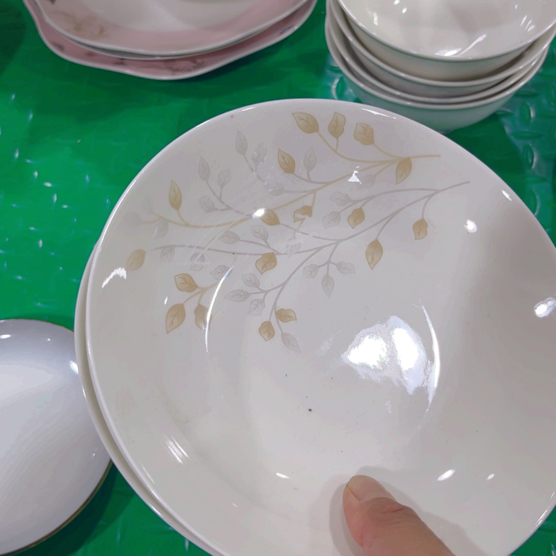 瓷片八寸深盘四个微瑕