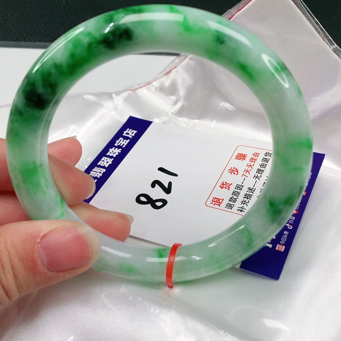 翡翠手镯未镶嵌翡翠
