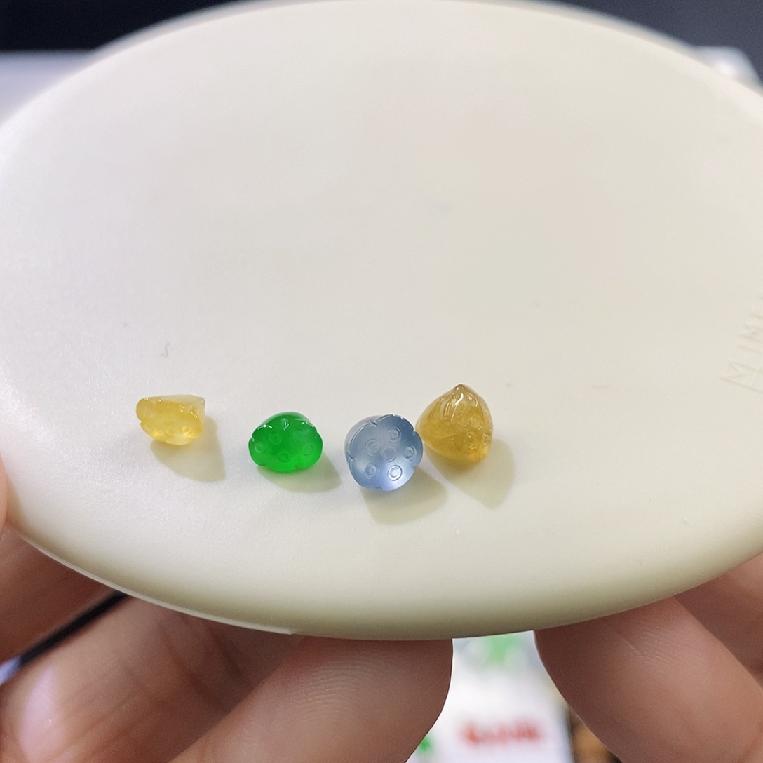 翡翠未镶嵌挂件莲蓬