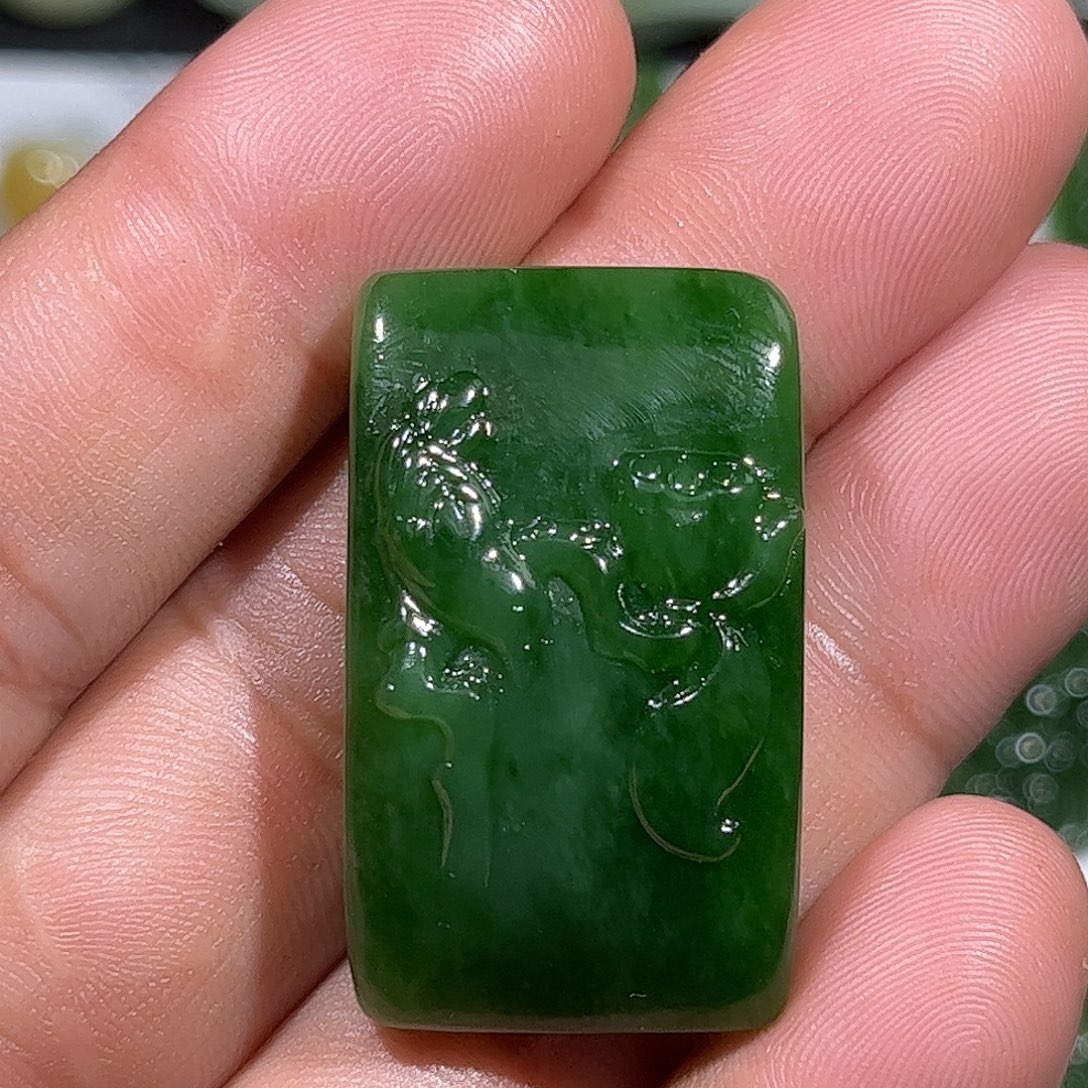 吉***相和田玉未镶嵌颈饰