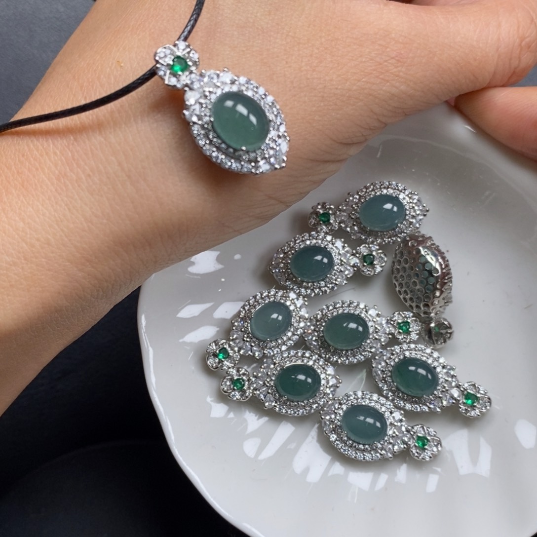 翡翠颈饰未镶嵌翡翠