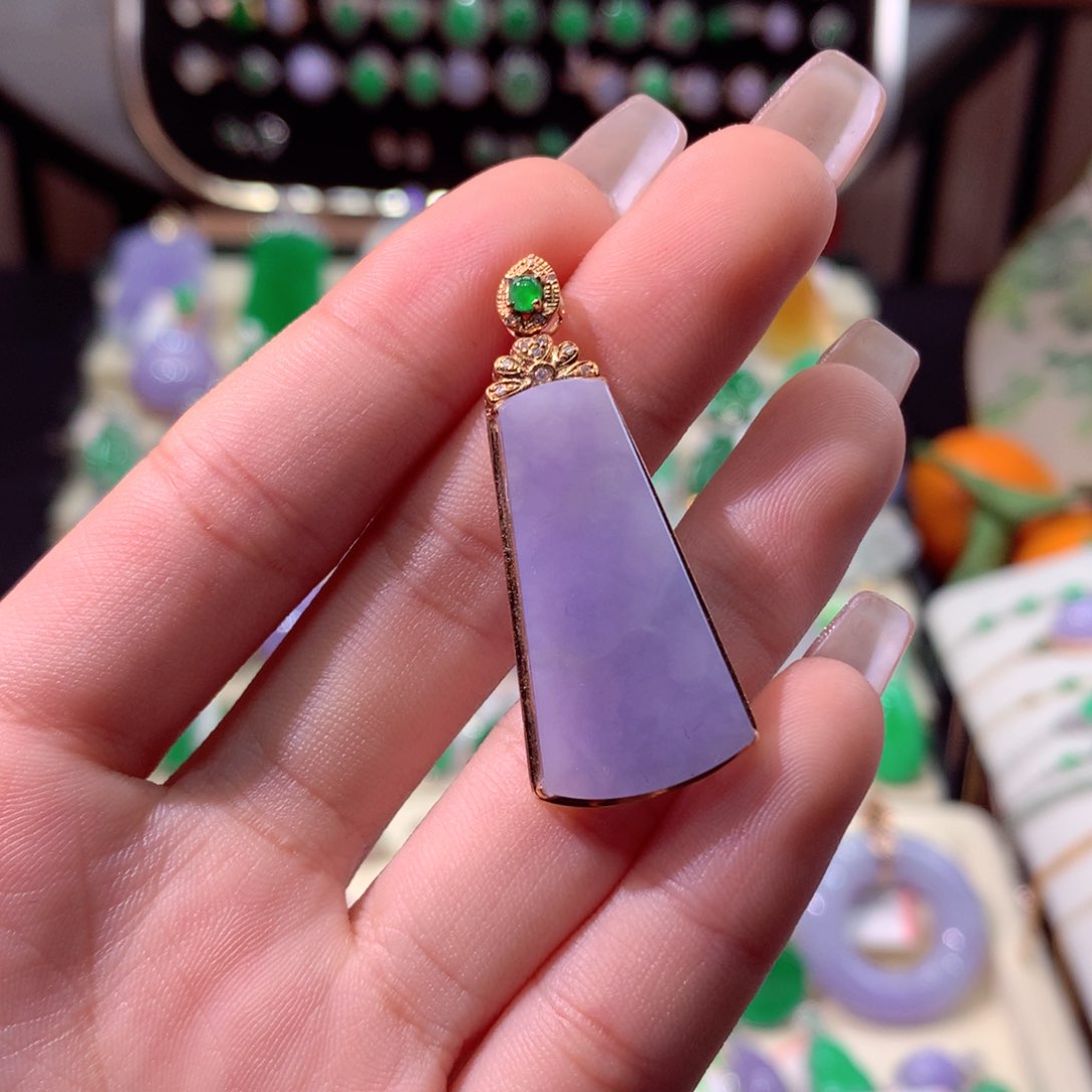 翡翠颈饰18K金镶嵌翡翠