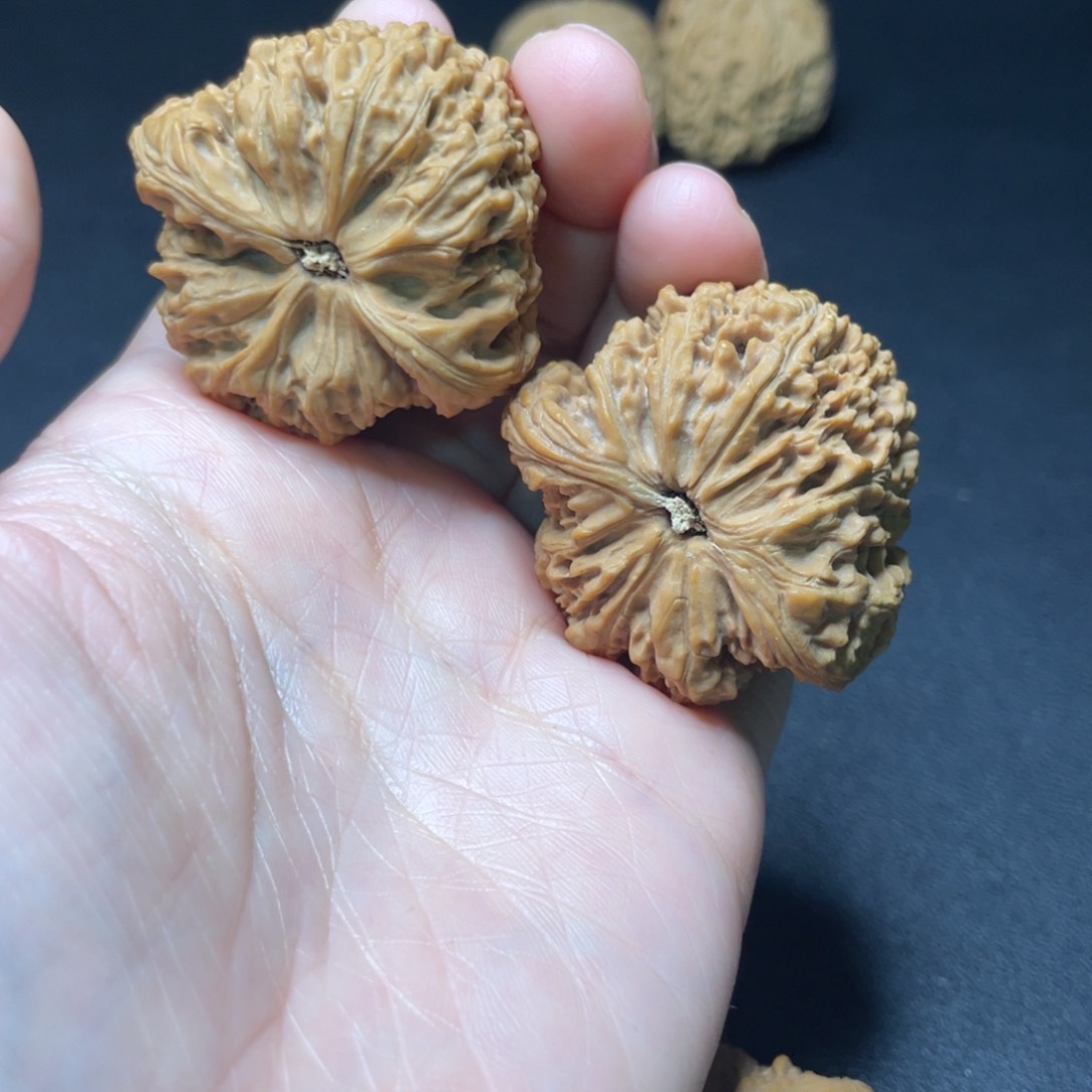 文玩核桃吊坠啊*巴南疆石