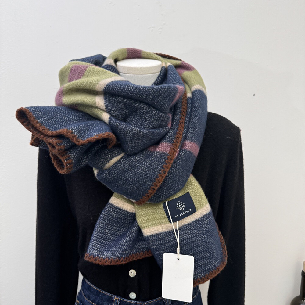 慵懒韩系复古撞色条纹围巾