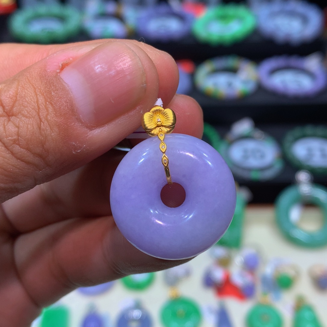 翡翠18K金镶嵌颈饰