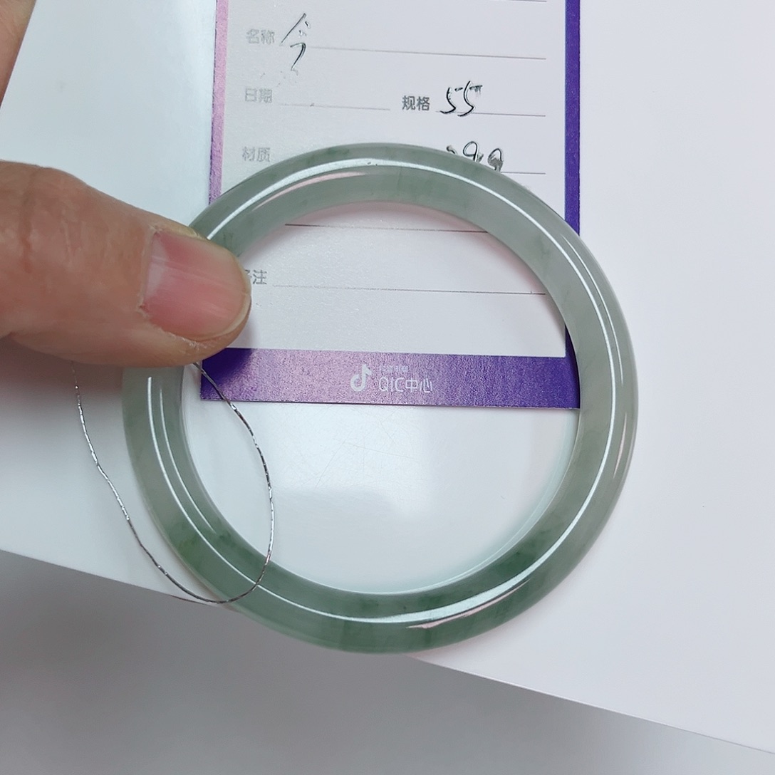 石英质玉手镯未镶嵌来****。