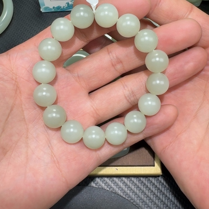 仗***衫和田玉未镶嵌手串