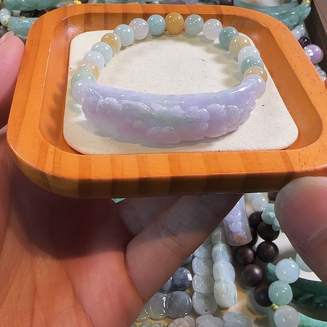 翡翠未镶嵌颈饰手牌