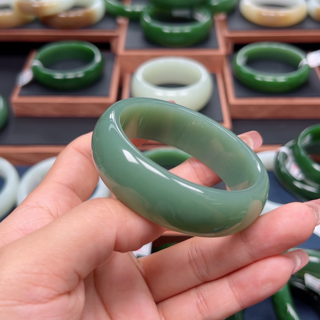 未镶嵌手镯和田玉（碧玉）