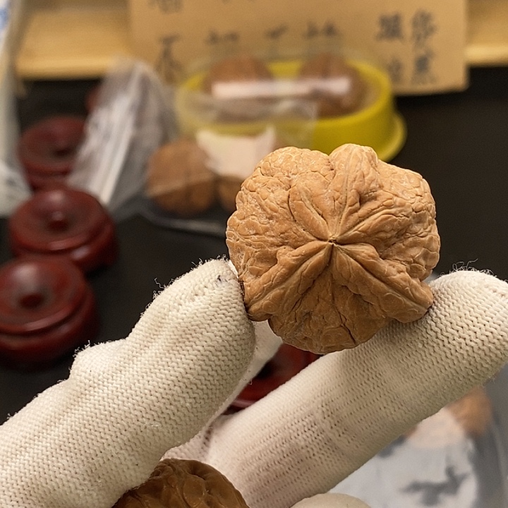 佛***g文玩核桃吊坠瑕疵不退不换