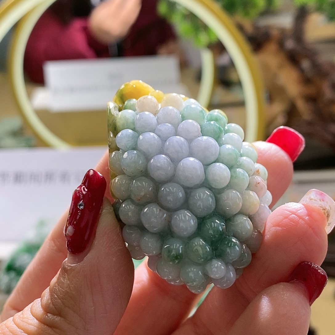 【闪购商品】翡翠颈饰未镶嵌葡萄