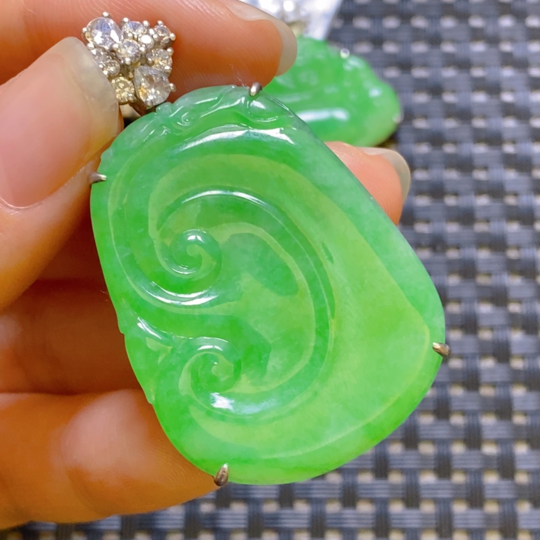 翡翠颈饰银S925镶嵌吊坠