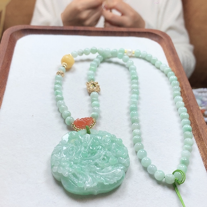 翡翠颈饰未镶嵌吊坠