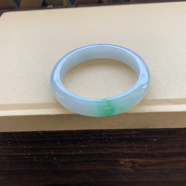 冰润细腻金丝绿手镯，特价9580圈口51.3-11.4-7.9，天然翡翠缅A小纹