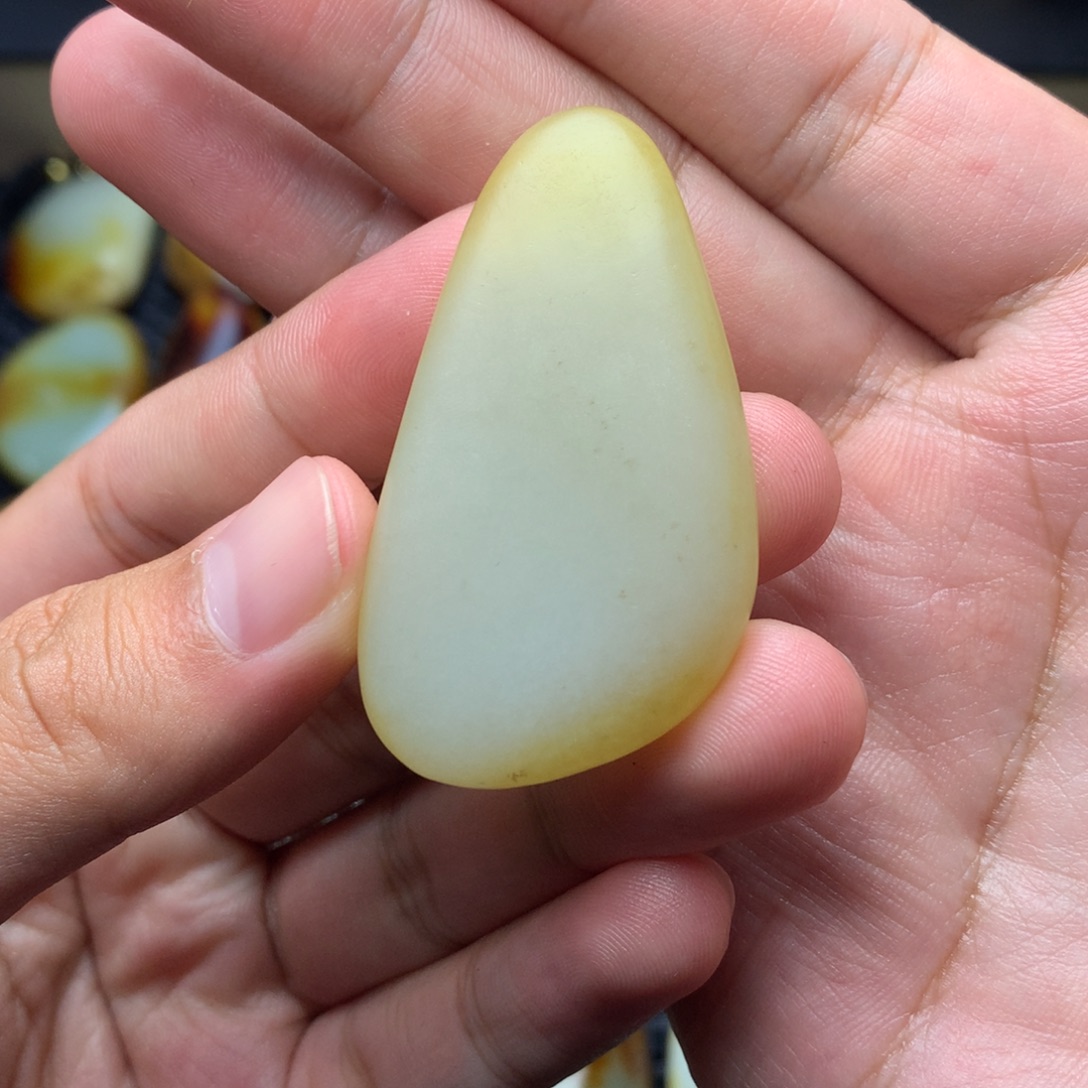 九***尘和田玉未镶嵌颈饰