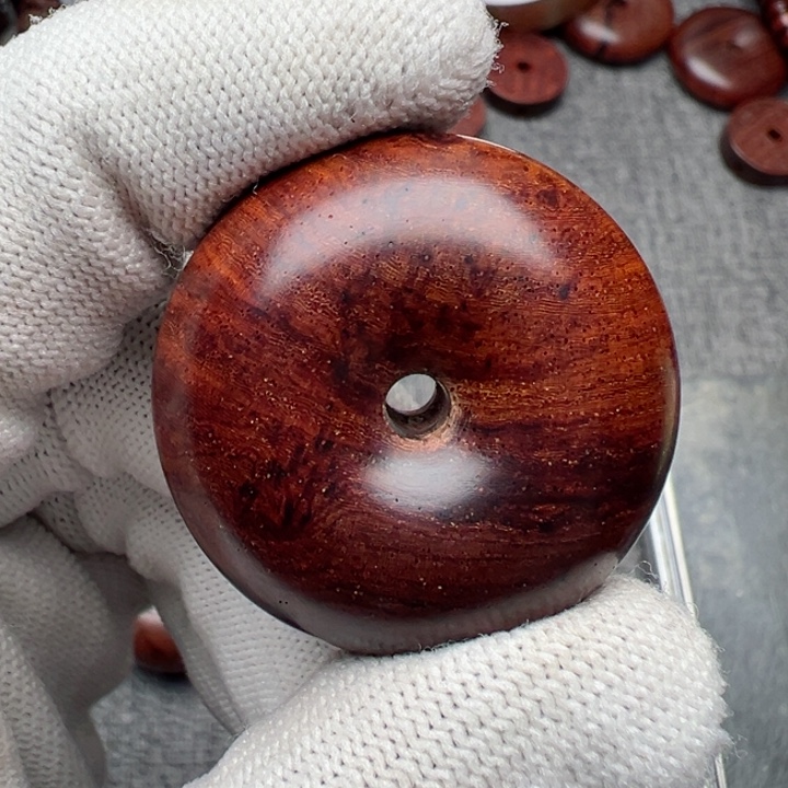 用***1木海南红降面包圈