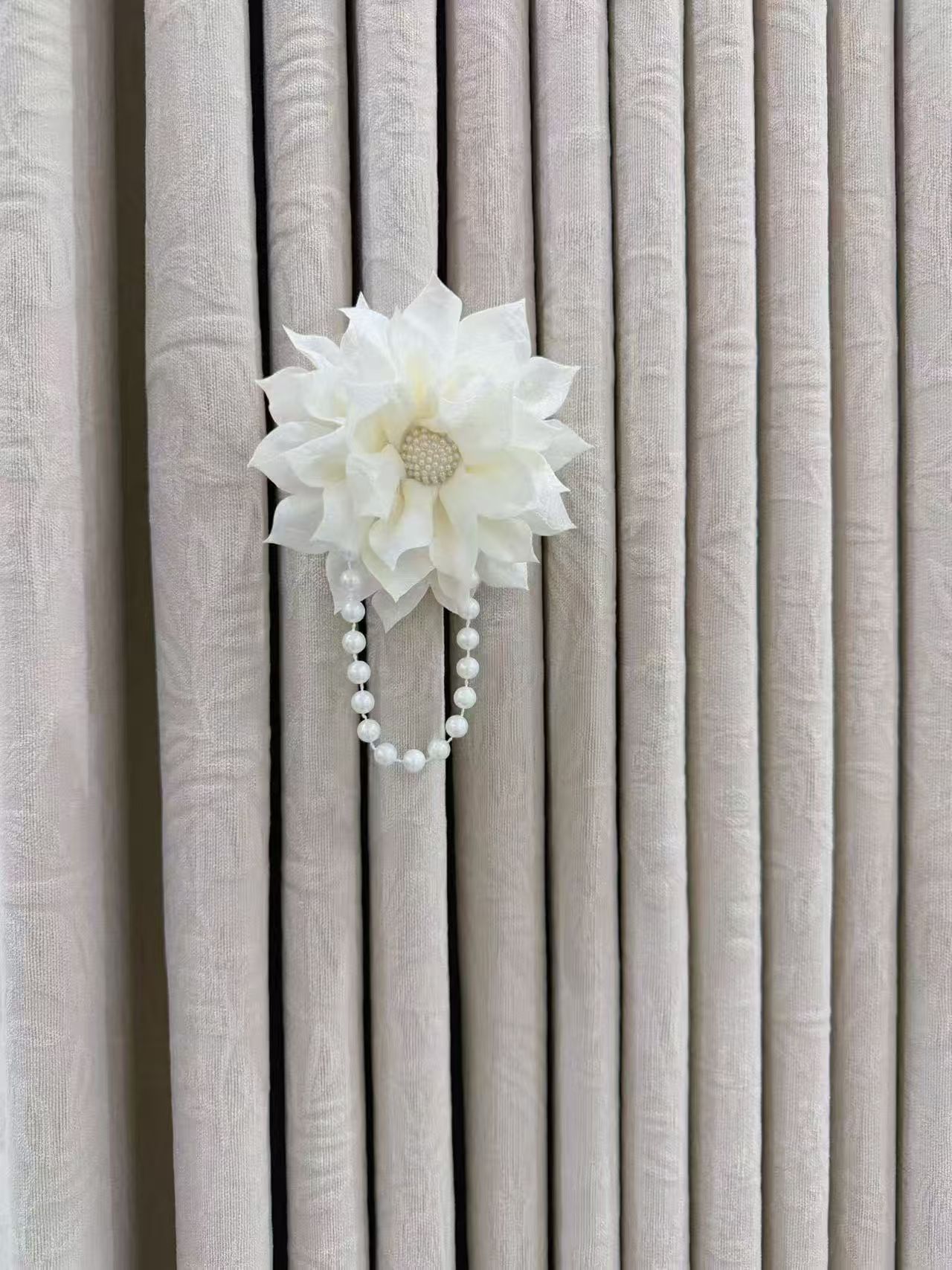 立体工艺珍珠花朵窗帘装饰精美轻奢美观实用初雨纺织窗帘辅料装饰