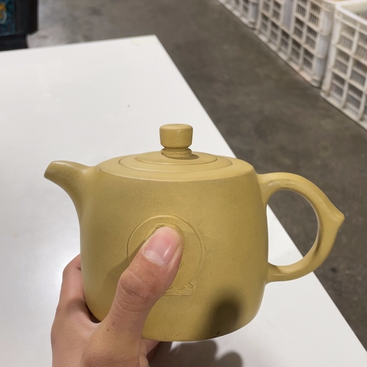 老厂紫砂壶一件。