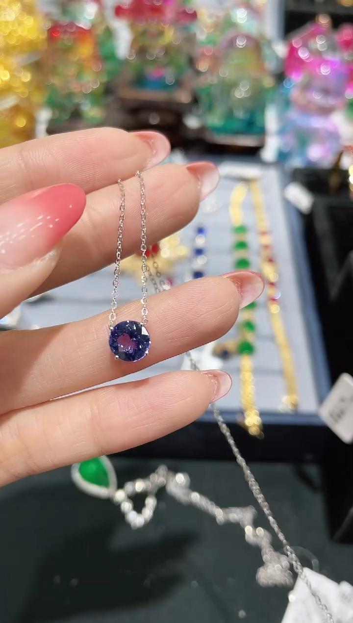 18K金镶嵌坦桑石项链