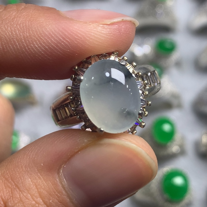 翡翠未镶嵌戒指铜托，卖裸石，需要二次镶嵌