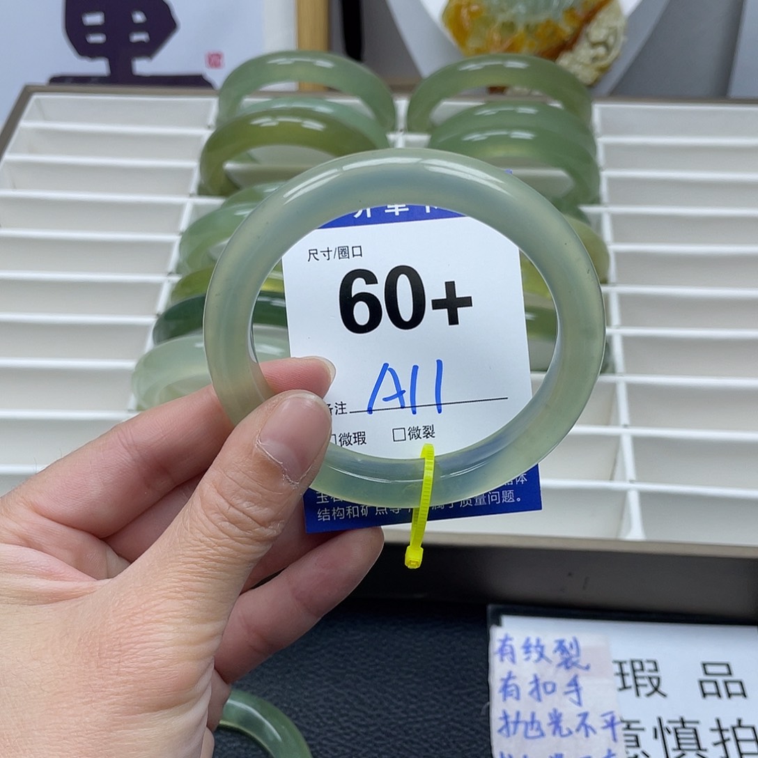 蛇纹石玉手镯未镶嵌