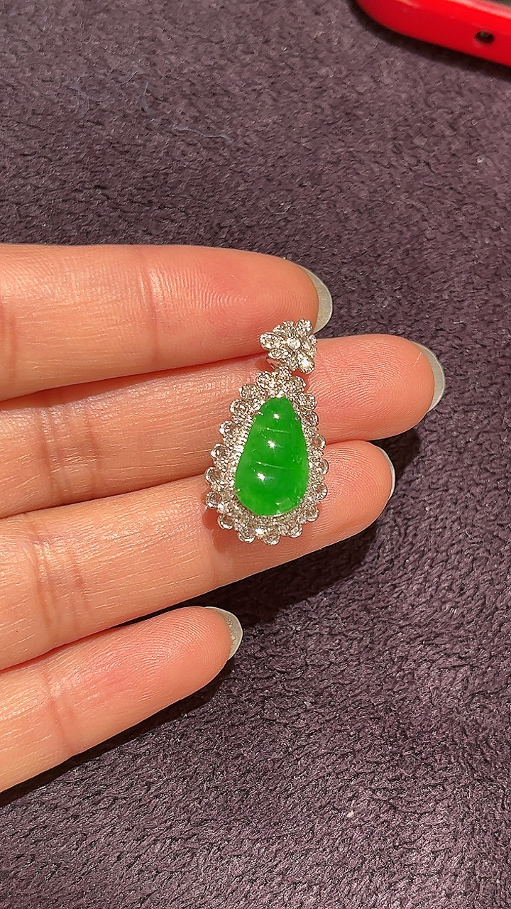 翡翠A货福豆吊坠