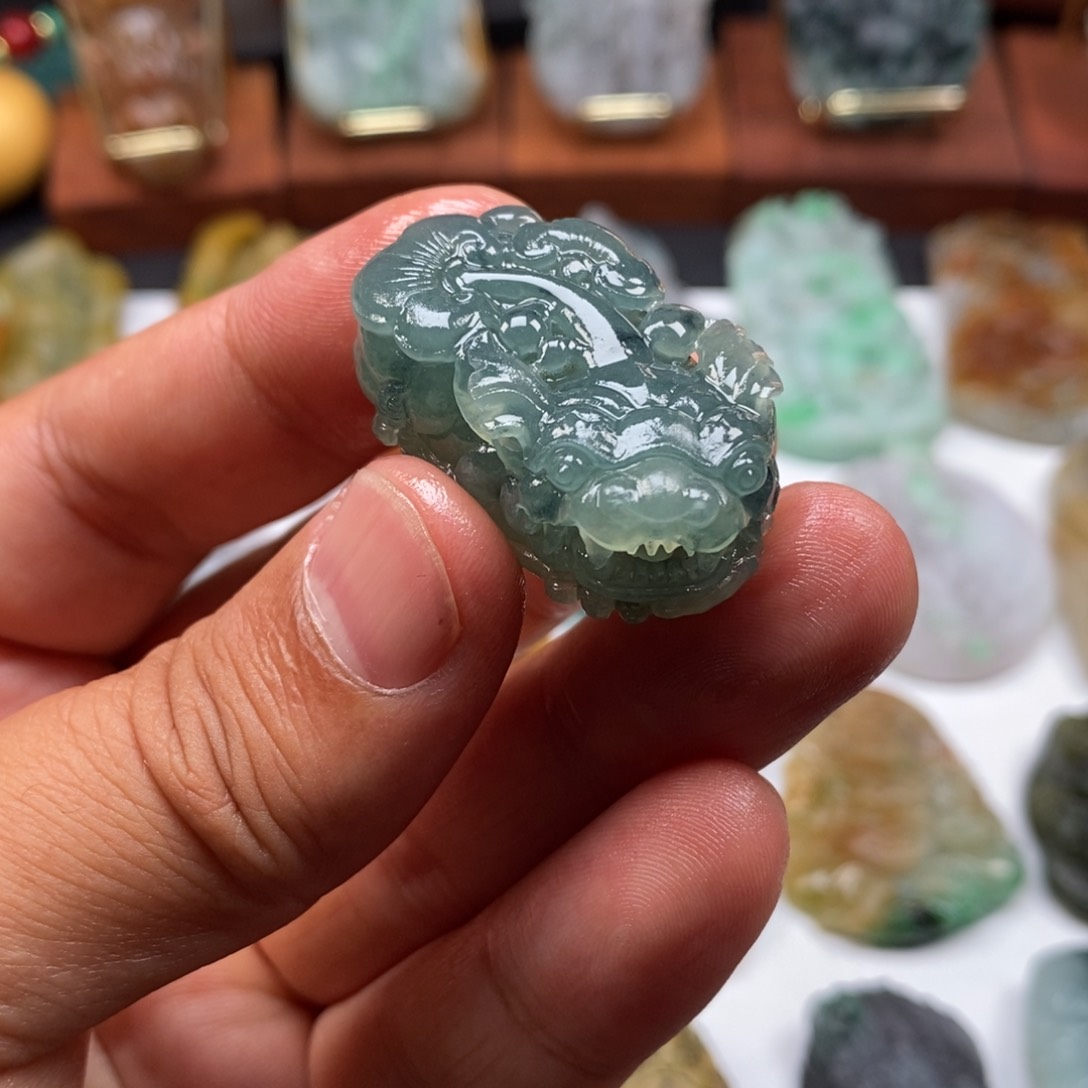 定制翡翠未镶嵌工厂