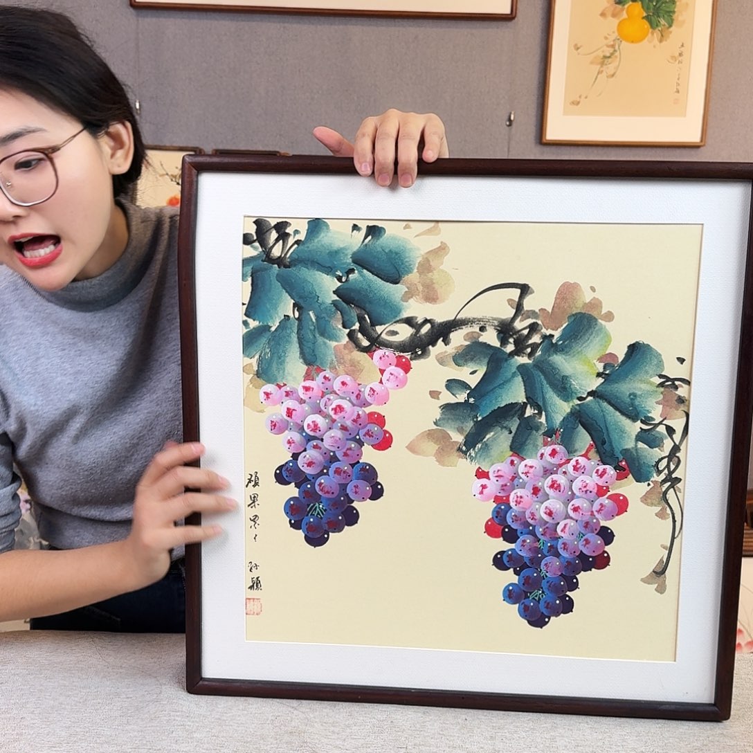 国画手绘带框尺寸： 53*53