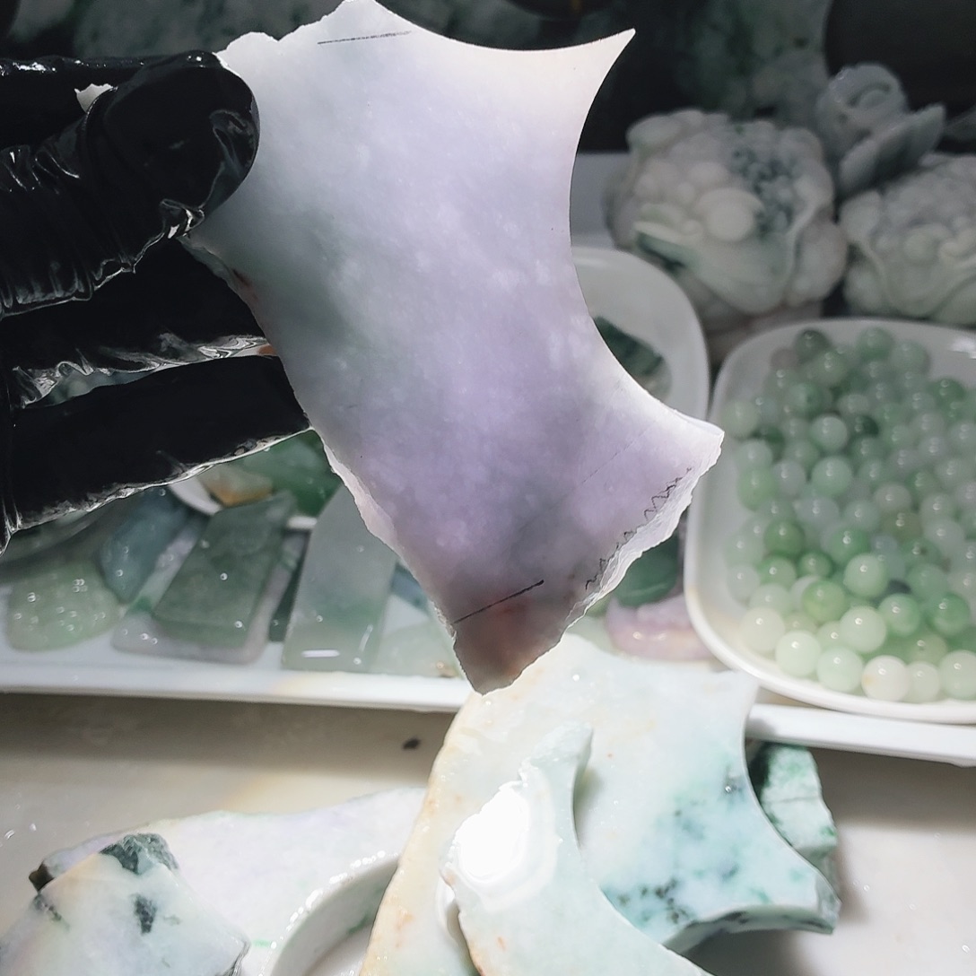 翡翠未镶嵌颈饰边角料