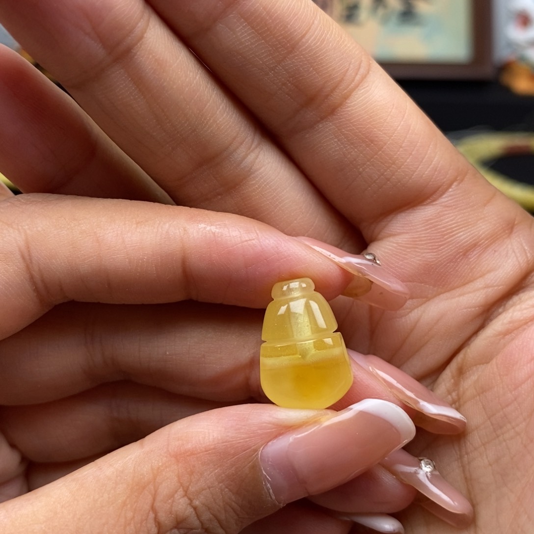 未镶嵌琥珀珠宝奇石