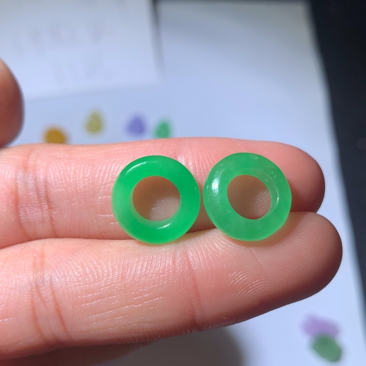 ****鸿翡翠未镶嵌颈饰挂件