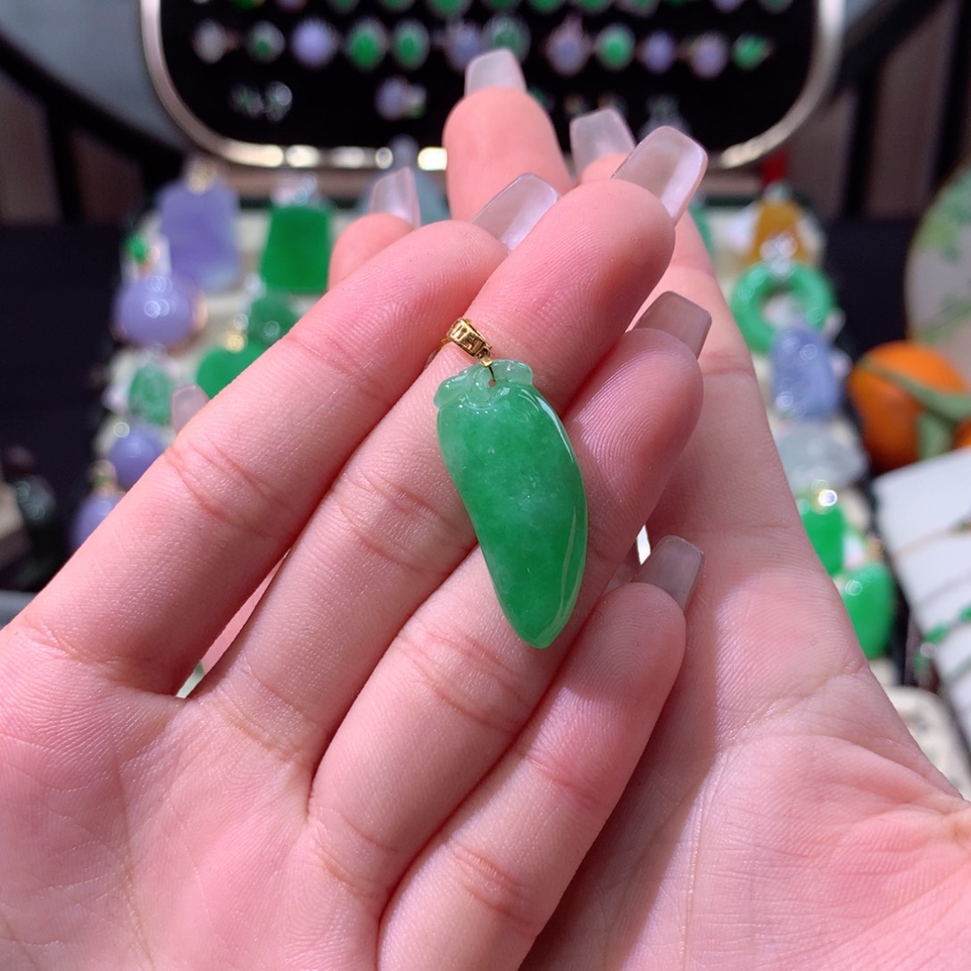 翡翠颈饰18K金镶嵌翡翠