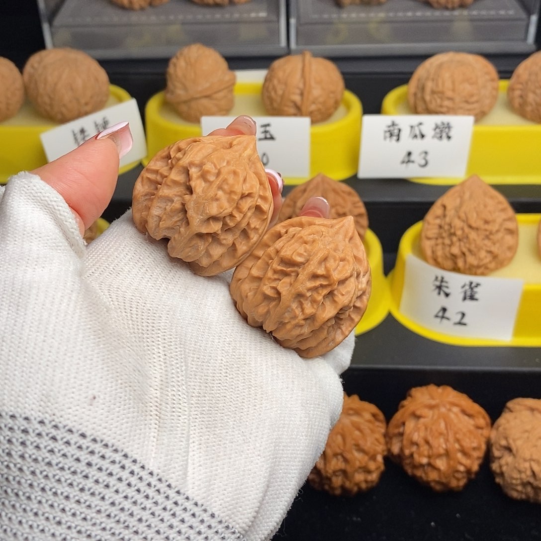 文玩核桃吊坠曹大龙