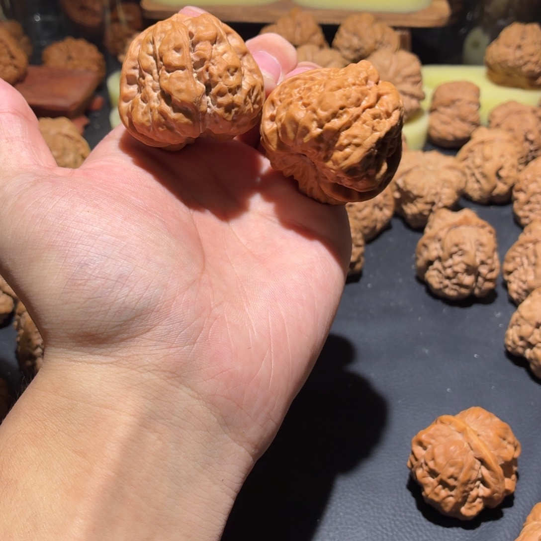 大***鵝吊坠文玩核桃山地娃