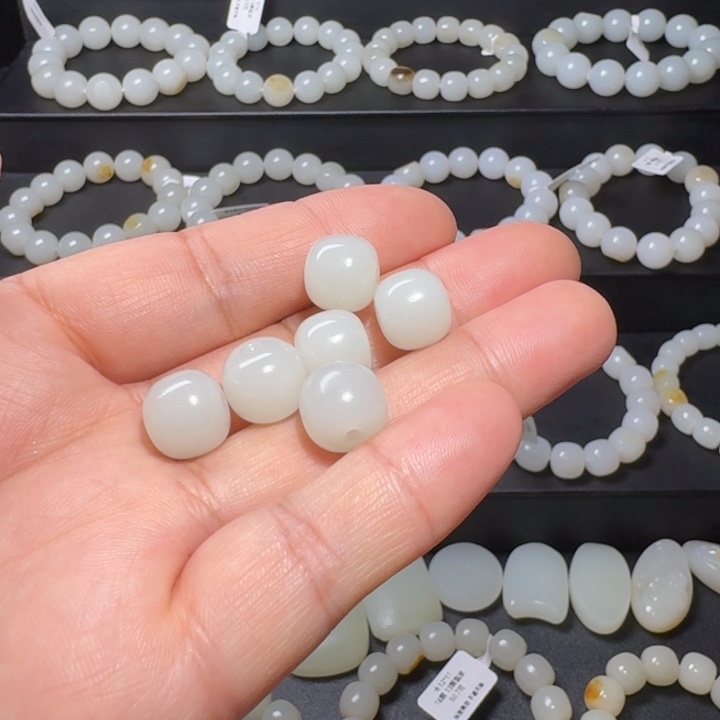 江***）和田玉未镶嵌颈饰