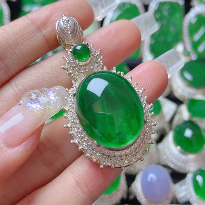 翡翠颈饰未镶嵌181589。