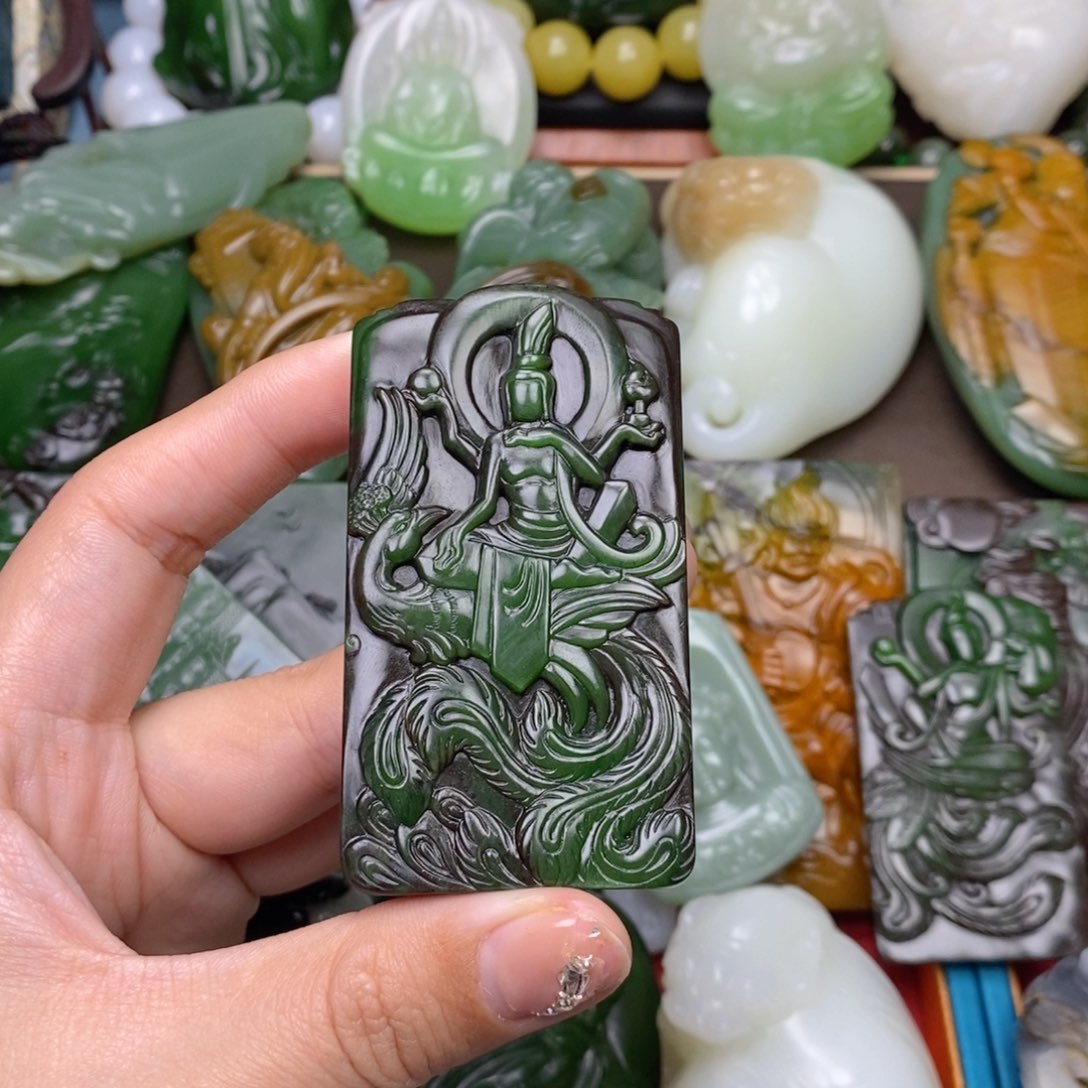 和田玉颈饰未镶嵌黄**仙