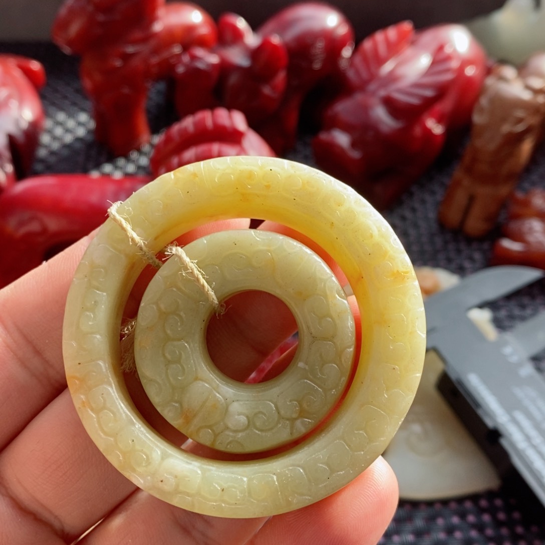 蛇纹石玉颈饰未镶嵌